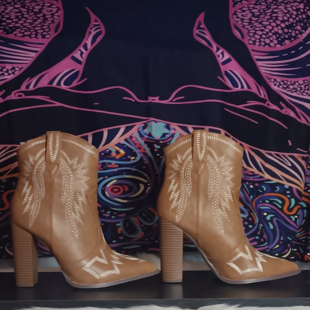 Liliana Western Ankle Boots - Size 8.5